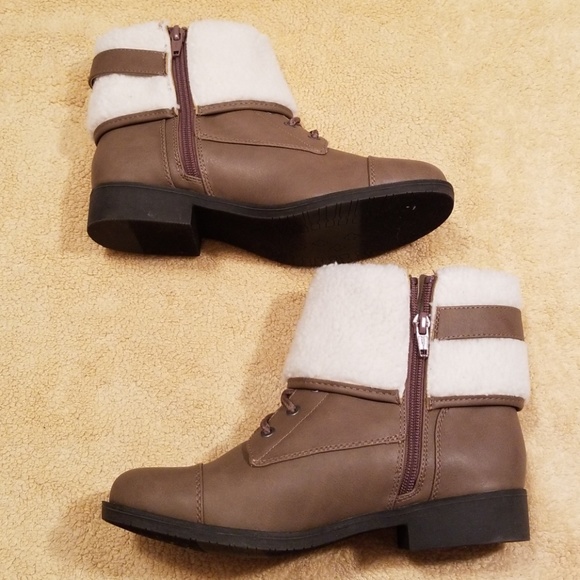 SO Taupe Broadcast Side Zip Booties in Size 6.5M - Picture 5 of 8